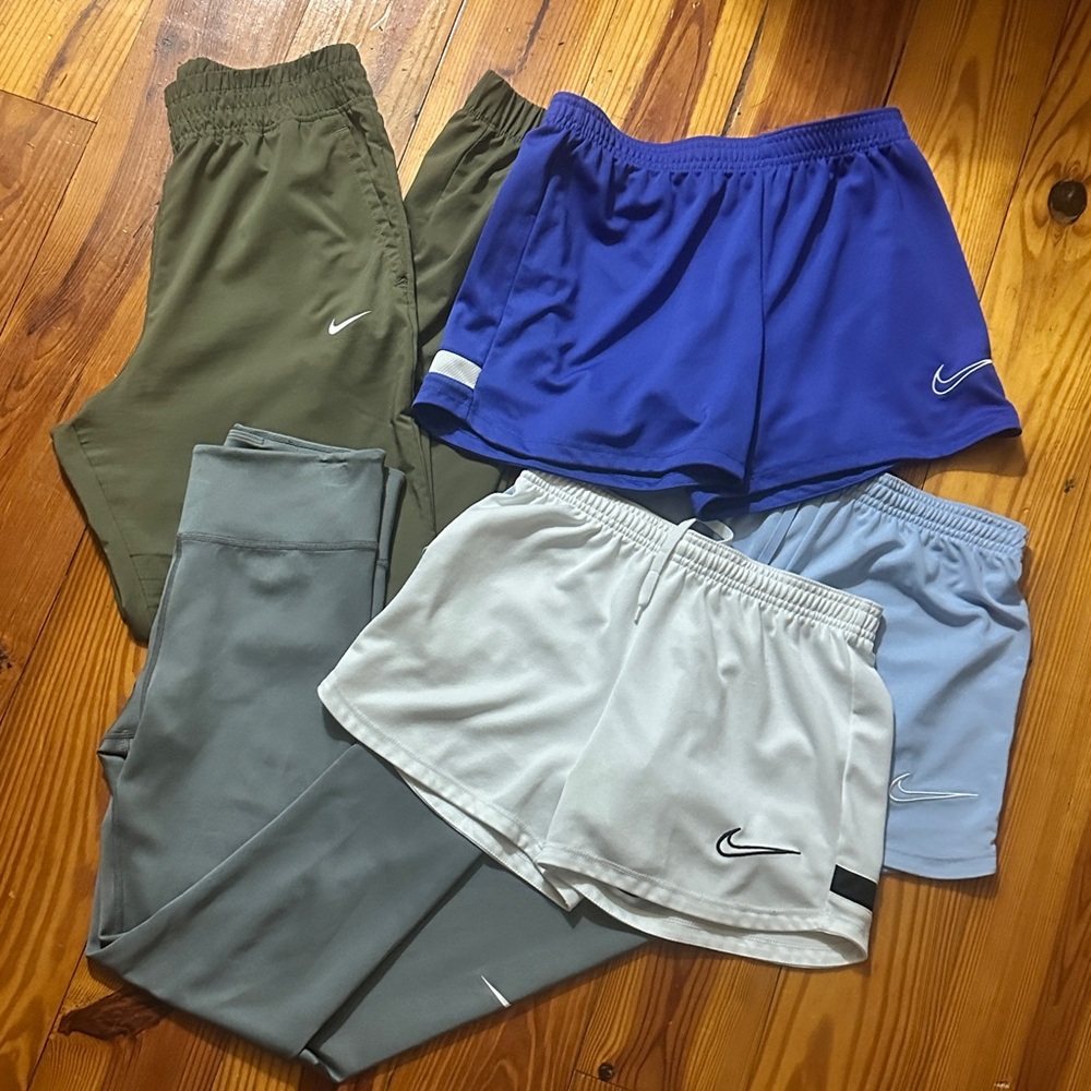 Nike Girls Lot ( 3 shorts, 1 jogger, and one pair of leggings.